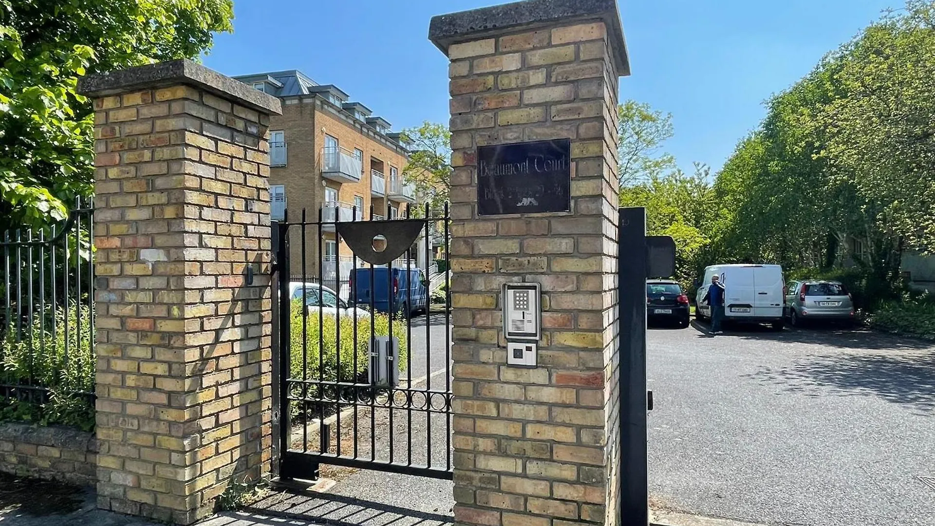 Comfortable 2-Bedroom Apartment Near Airport location