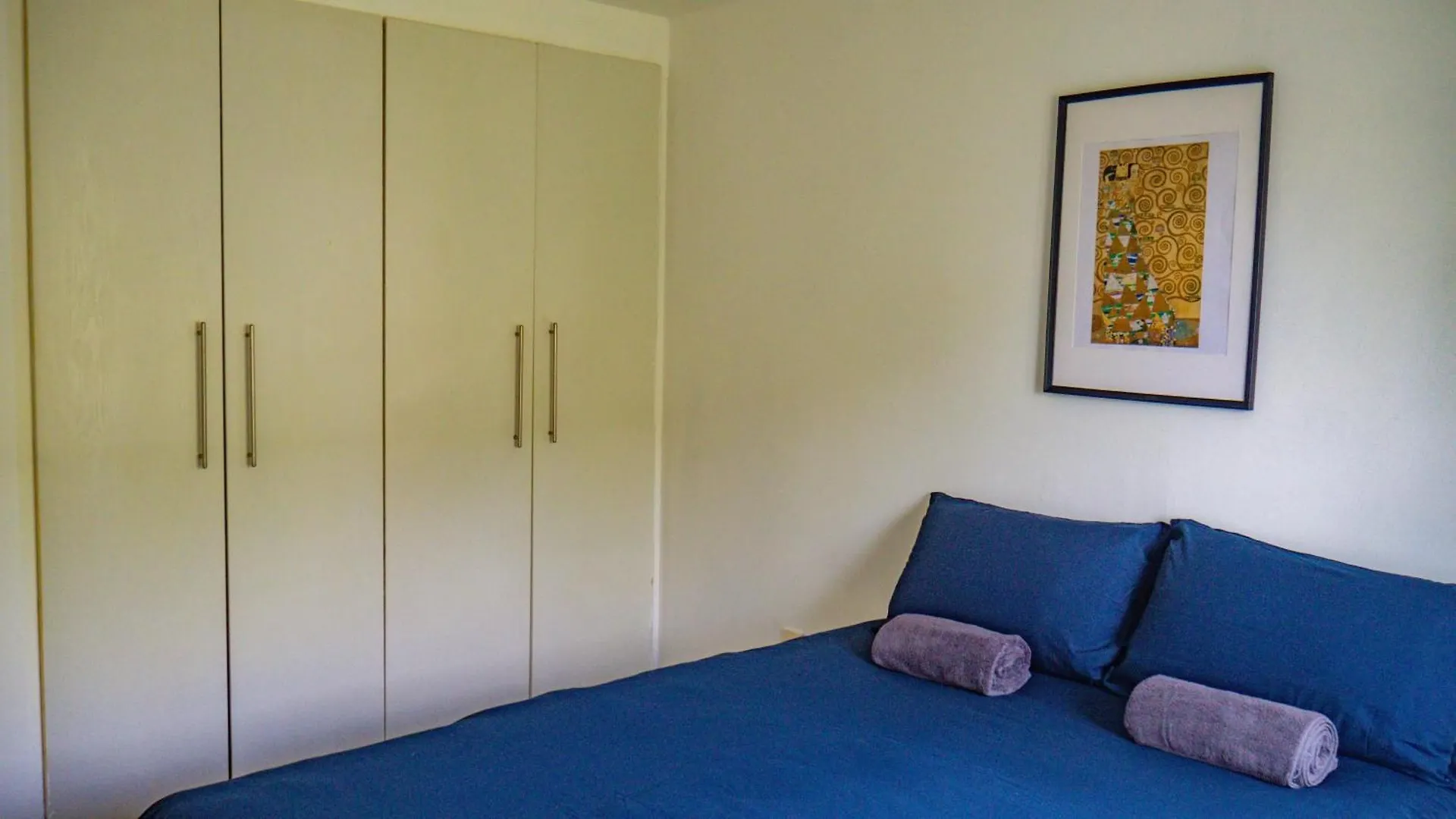 Comfortable 2-Bedroom Apartment Near Airport Dublin 0*,