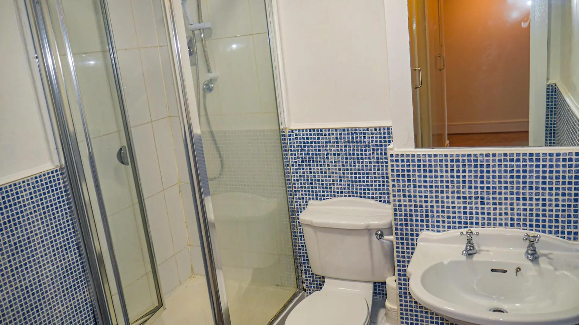 Comfortable 2-Bedroom Apartment Near Airport Dublin 0*,