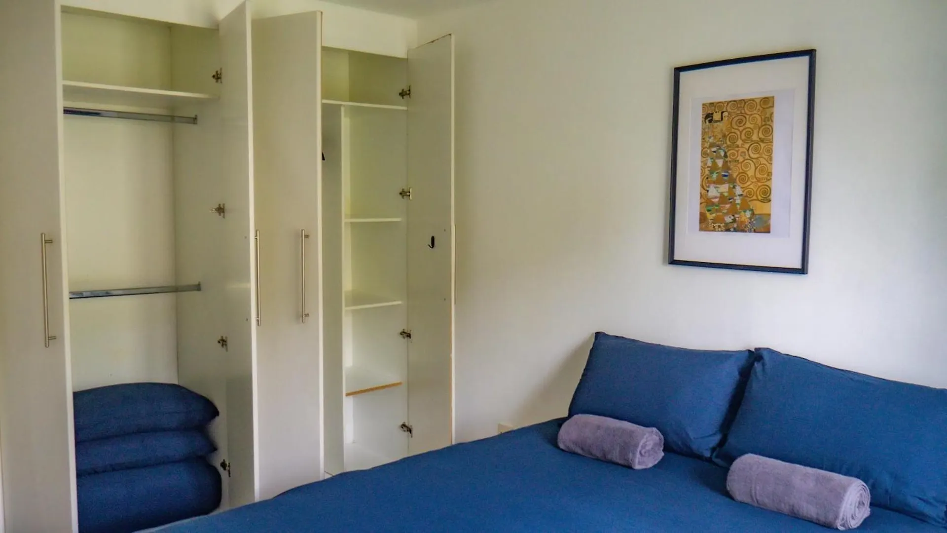 Comfortable 2-Bedroom Apartment Near Airport Dublin