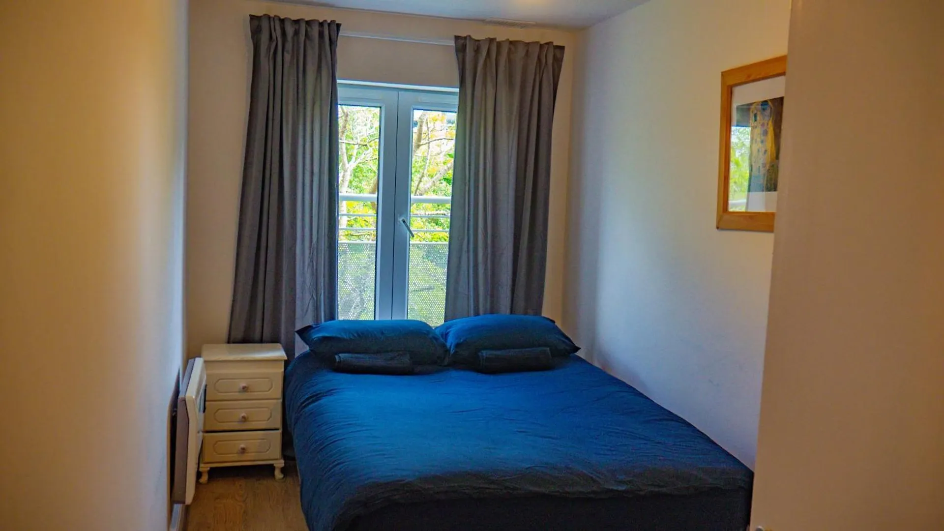 Comfortable 2-Bedroom Apartment Near Airport Dublin