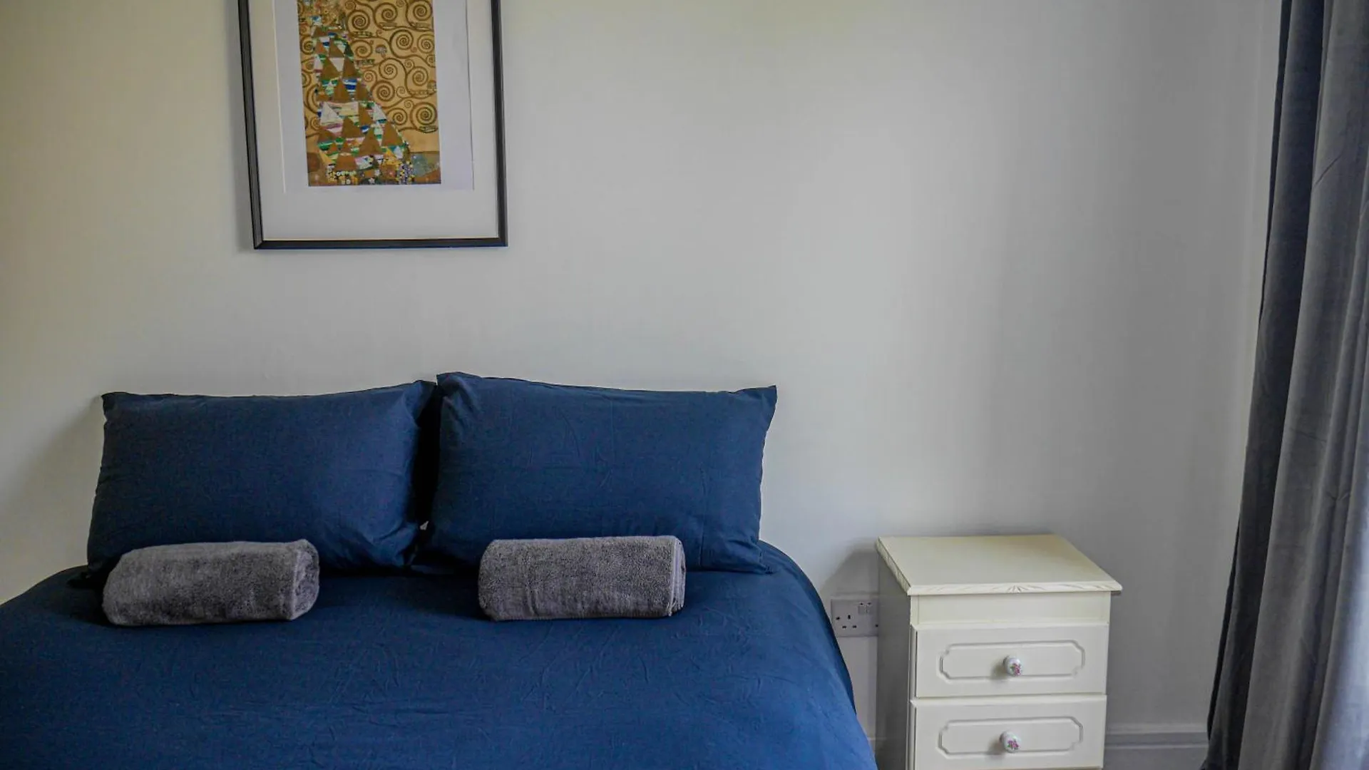 Comfortable 2-Bedroom Apartment Near Airport Dublin