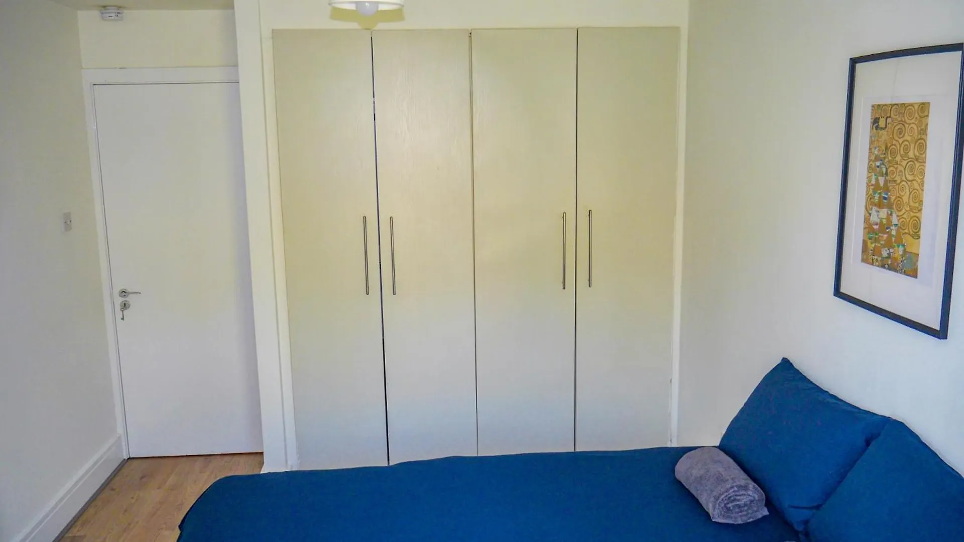 Comfortable 2-Bedroom Apartment Near Airport Dublin