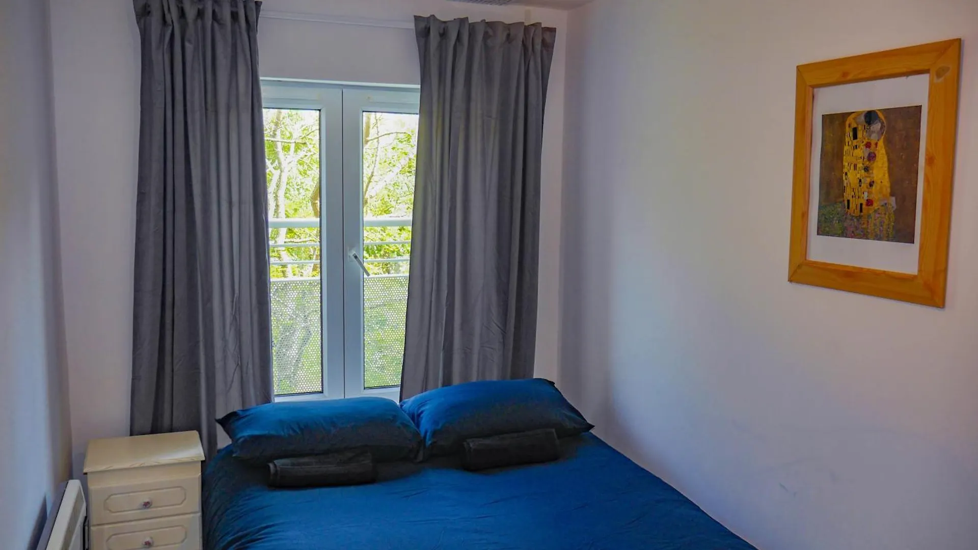 Comfortable 2-Bedroom Apartment Near Airport Dublin