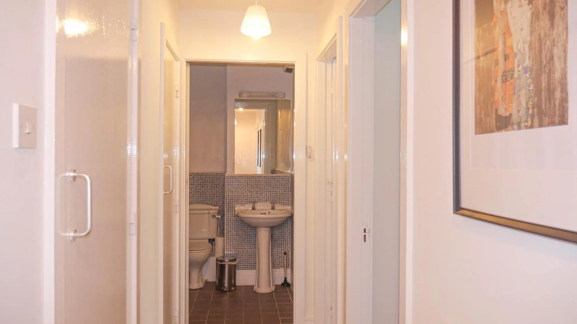 Comfortable 2-Bedroom Apartment Near Airport Dublin 0*,